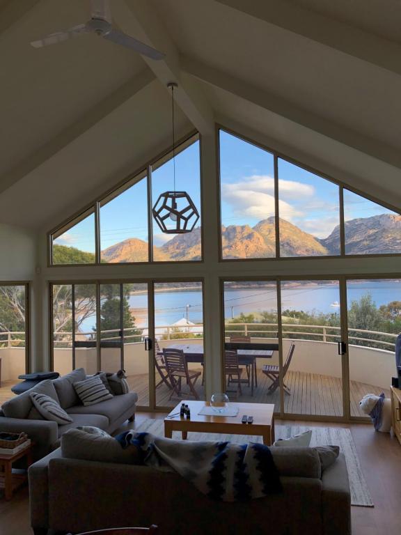 Freycinet Beach House - Bed and Breakfast Coles Bay