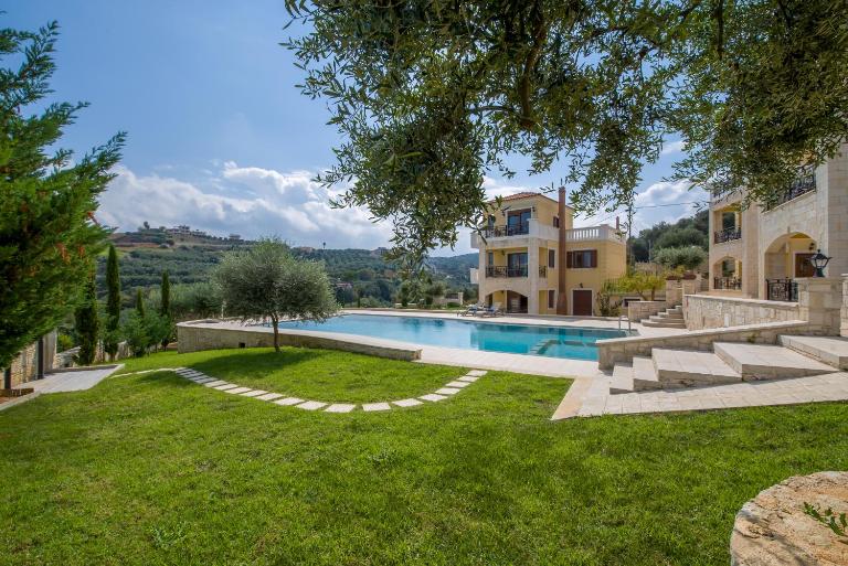 Casa Leone Suites - Chambres d'hôtes Stalós