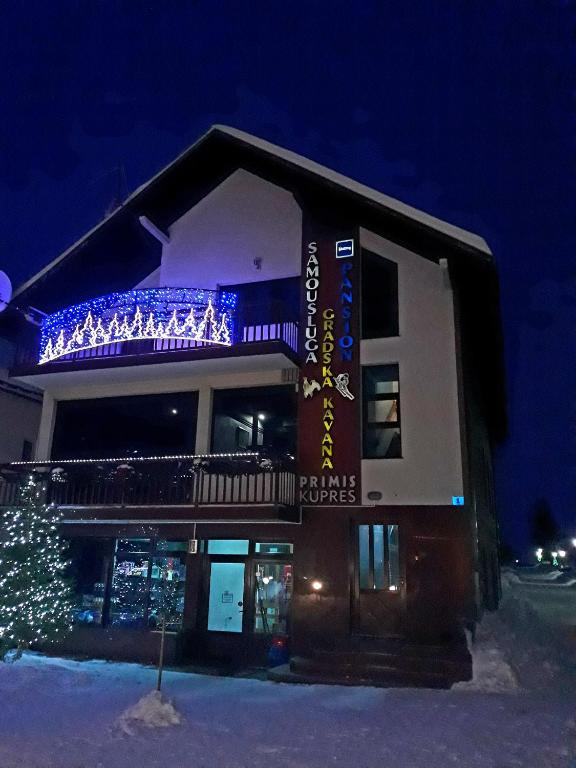 Gradska Kavana Guest House - B&B Kupres