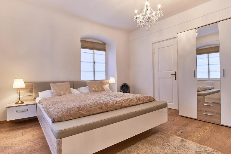 Charles Bridge Royal Apartment - B&B Praga