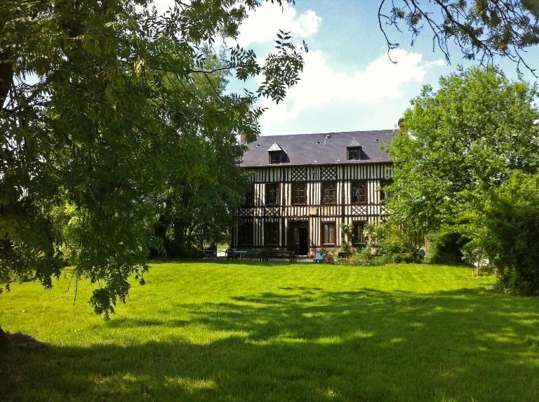 Le Petit Manoir de la Vernelle - Bed and Breakfast Fourmetot