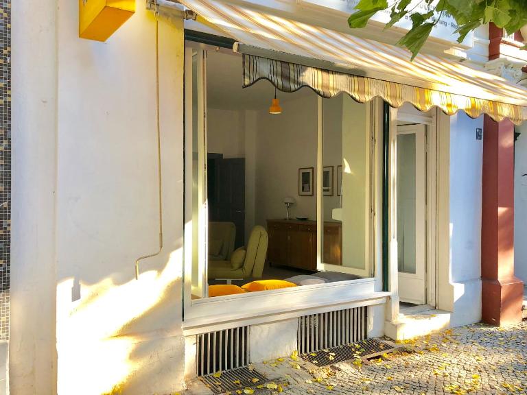 Ladenwohnung in Kreuzberg mit Parkplatz in einer Tiefgarage - Ferienwohnung Berlin