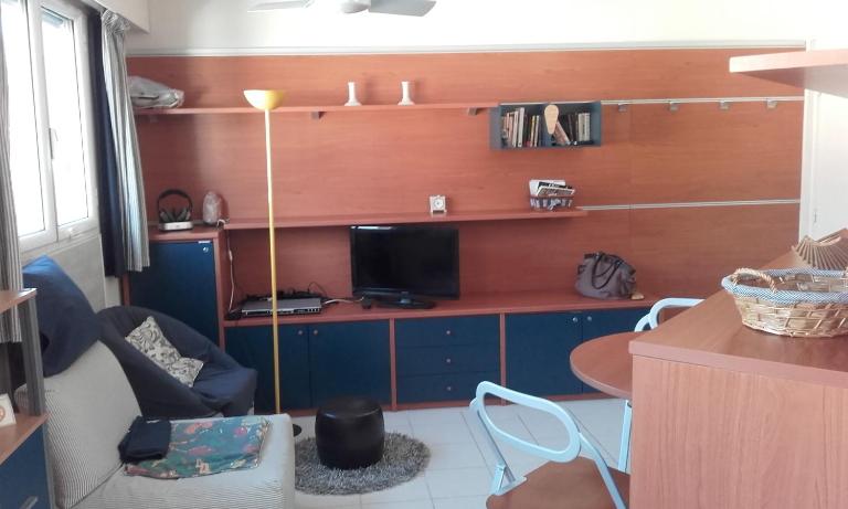 Chez Linette, 22 Place Saint-Roch - B&B Menton