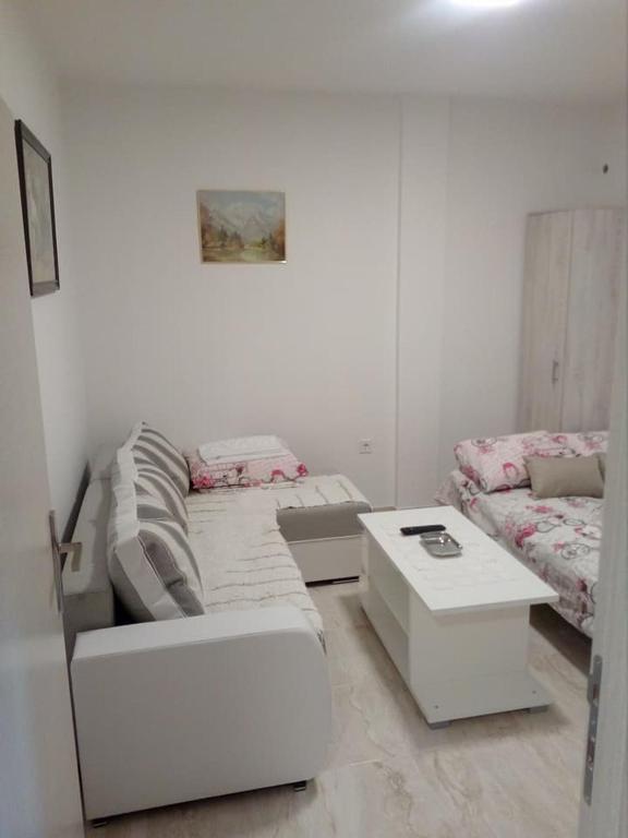 Apartmani M&V - Ferienwohnung Sutomore