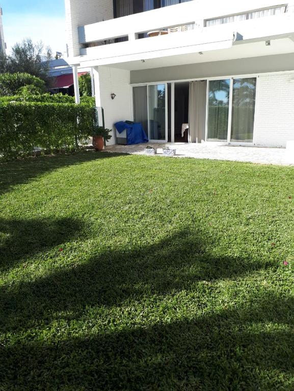 1 de 17 CASA CON JARDÍN PRIVADO A 200m DE LA PLAYA. - B&B Vera