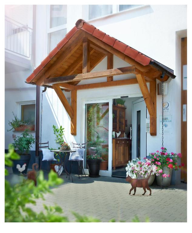Landhaus-Apartments - Ferienwohnung Wattenheim