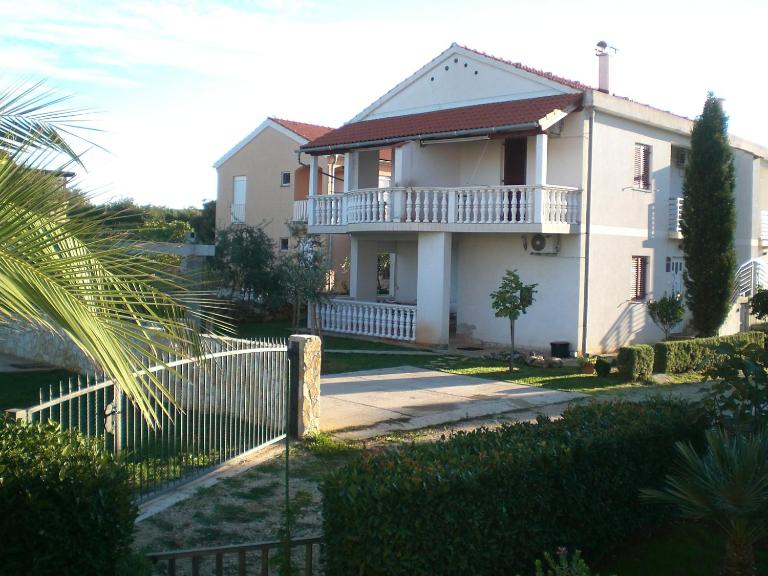 Bava - Ferienwohnung Ugljan