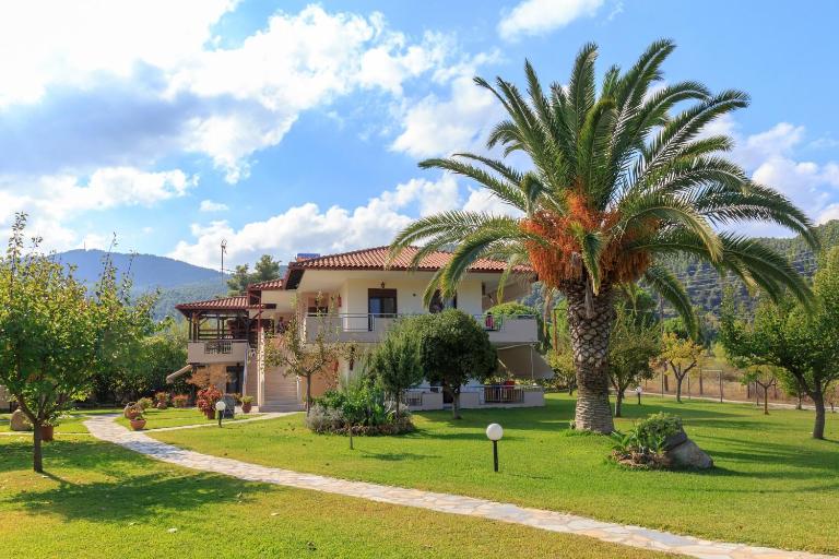 Maria - Pavlos Studios and Apartments - Bed and Breakfast Vourvourou