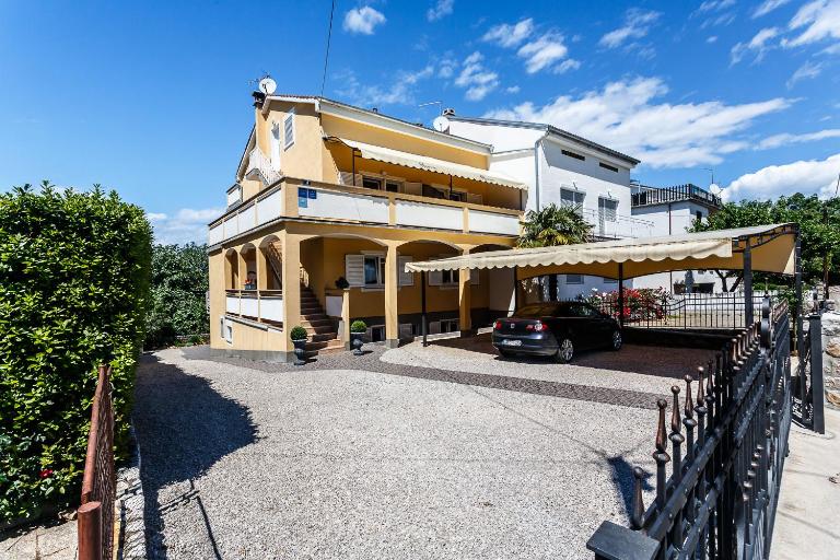 Sara Apartments Malinska - Chambres d'hôtes Malinska