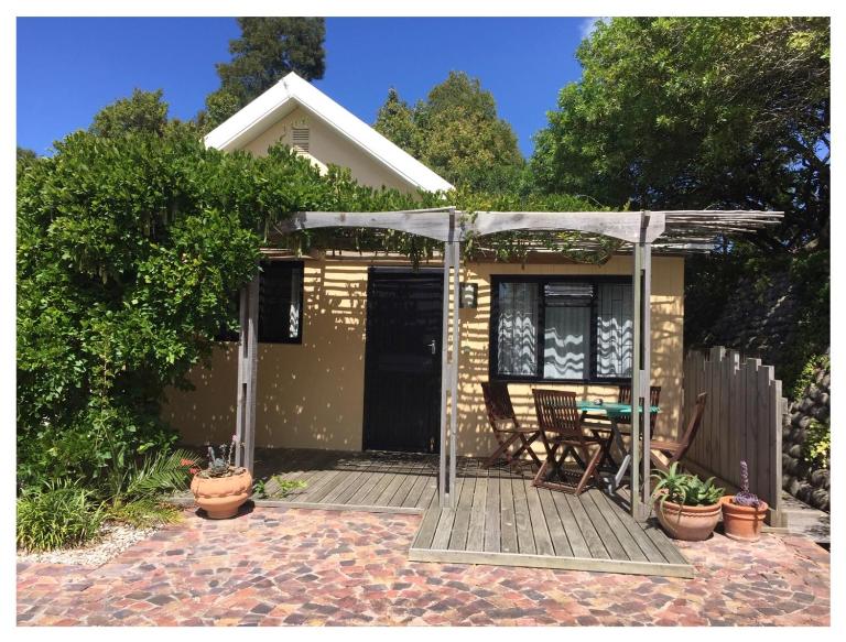 Garden Cottage in Ambiente Guest House - Ferienwohnung Knysna
