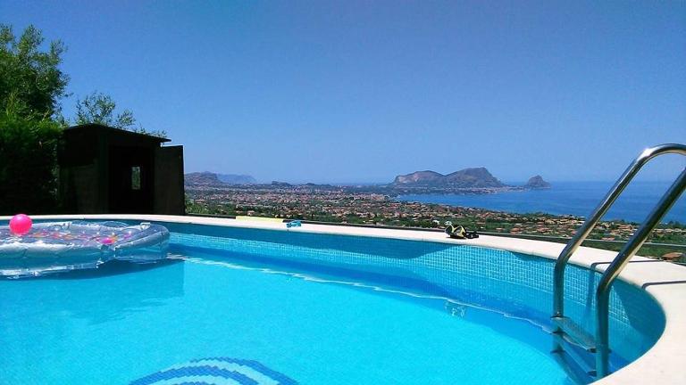 Villa Ibiscus - B&B Mandra Capreria