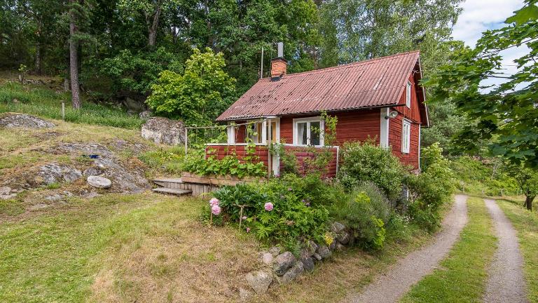 Traditional Swedish Torp Lake Access & Free Boat - B&B Valdemarsvik