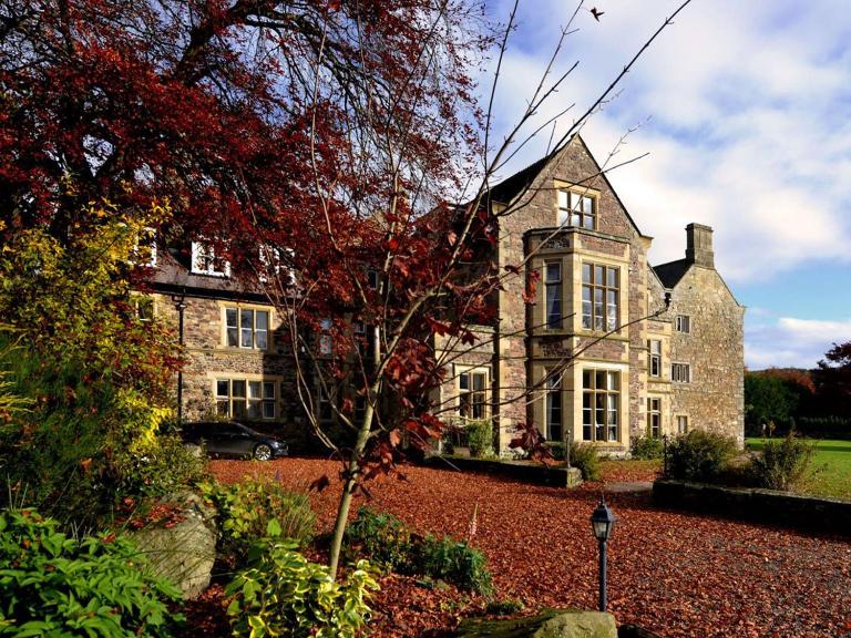 Clennell Hall Country House - Near Rothbury - Northumberland - B&B Alwinton
