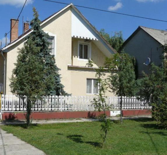 Cserke Gyöngye Apartman - B&B Cserkeszőlő