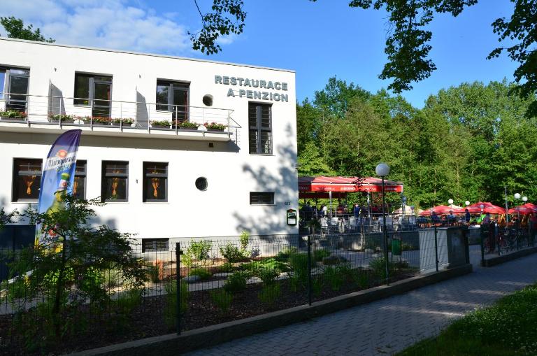 Restaurace a penzion Zděná Bouda - B&B Hradec Králové