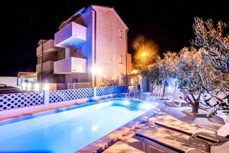 Bol apartments Gospojica - Chambres d'hôtes Bol