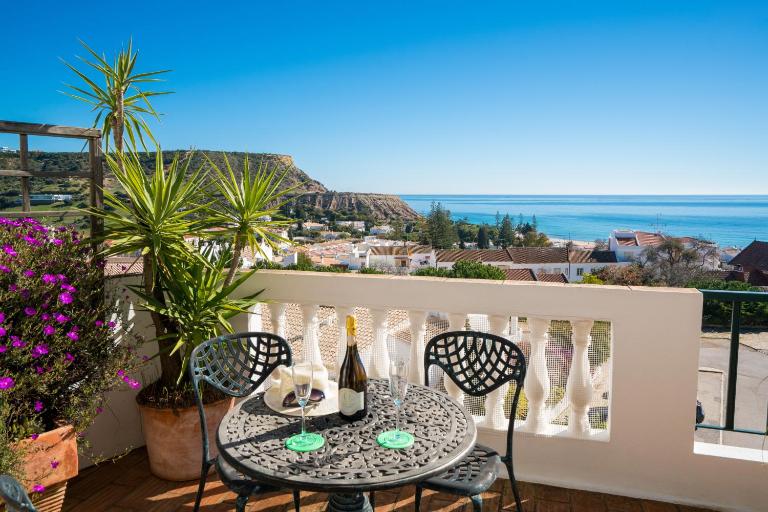 Luz Top Views - B&B Lagos