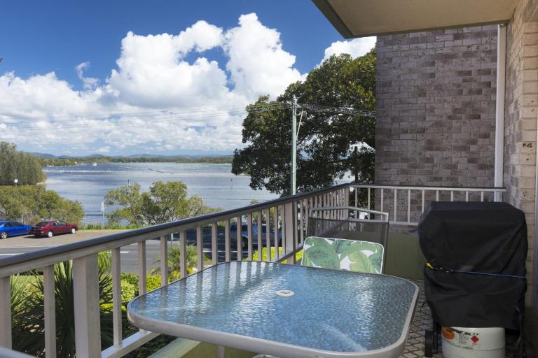 Camelot 6 - B&B Forster