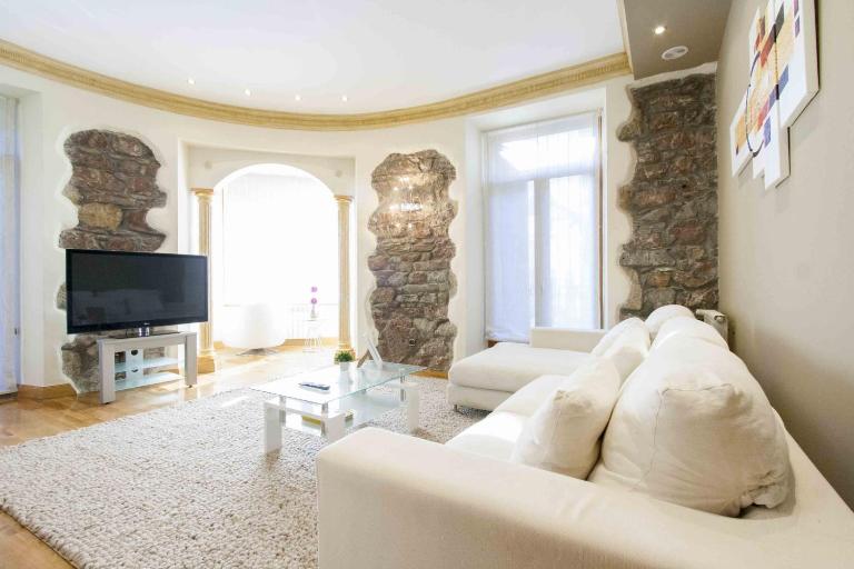 The Rentals Collection | Camelot - B&B San Sebastián
