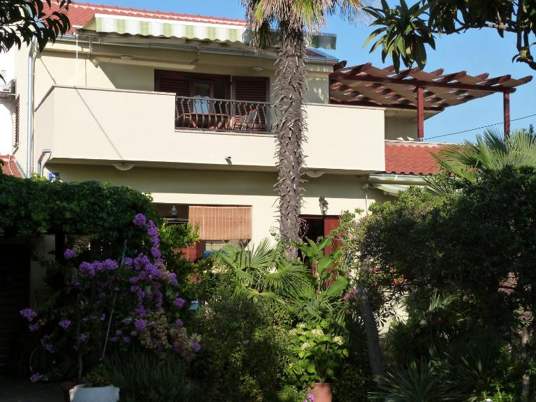 Apartments Eva - Bed and Breakfast Sukošan