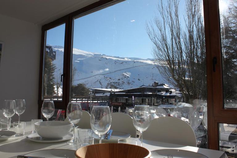 Apartamento amplio y acogedor, en plaza de Pradollano - B&B Sierra Nevada