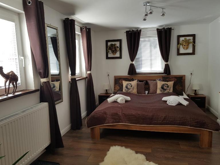 Alexandra Appartement - Ferienwohnung Gersdorf