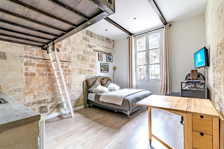 Studios entre le Pont d'Avignon et le Palais des Papes - AC clim parking - Bed and Breakfast Avignon