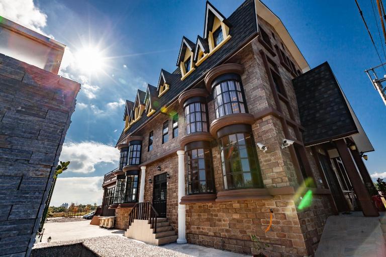 Hogwarts Castle Guest House - B&B Wujie