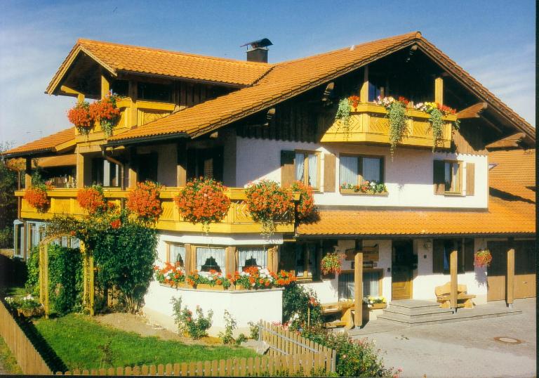 Gästehaus Kerpf inclusive KönigsCard - Chambres d'hôtes Nesselwang