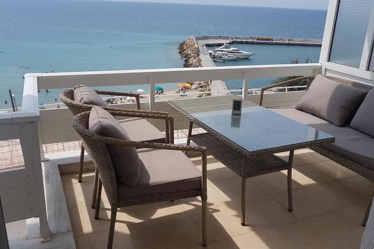 Luxury apartment on the first line ! - Chambres d'hôtes Néa Kallikráteia