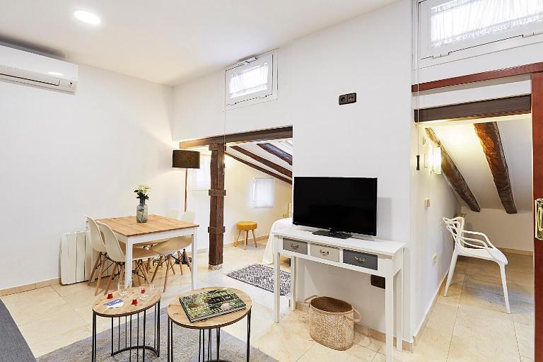 LEEWAYS APARTMENT XXIV in GRAN VÍA - Bed and Breakfast Madrid