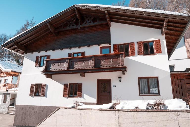 Traditionell-modernes Haus in Hötting - B&B Innsbruck