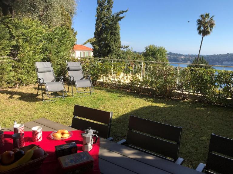Jardin Figuiers AP4123 by Riviera Holiday Homes - B&B Villefranche-sur-Mer