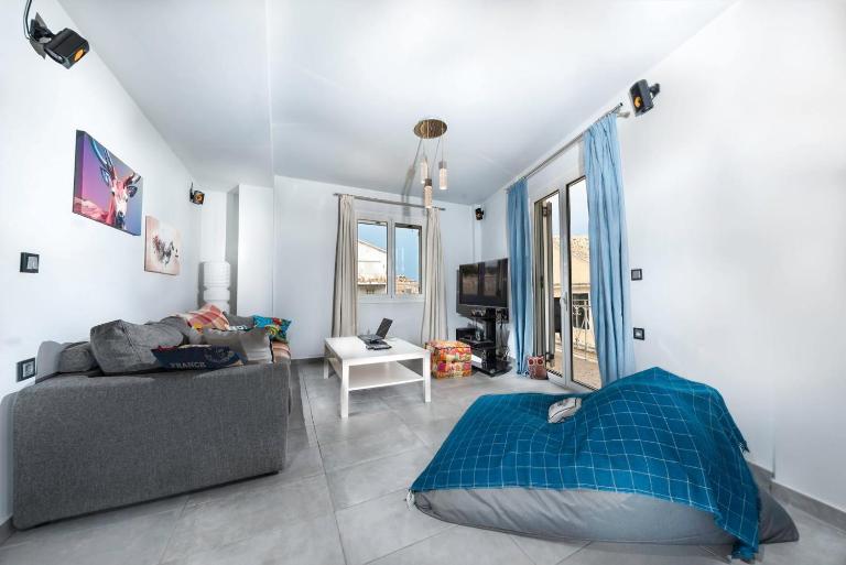 ★Modern Home in Corfu old Town★ - Chambres d'hôtes Karyófyto