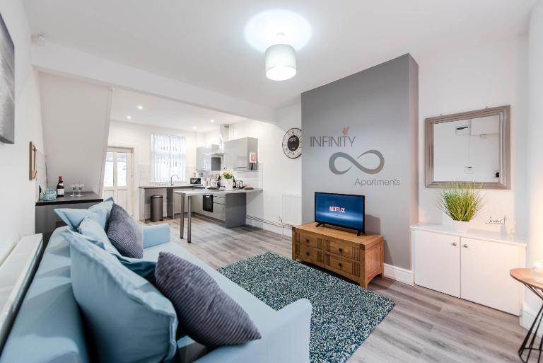 Liverpool Harrow Road Sleeps 6- Infinity Apartment - B&B Liverpool