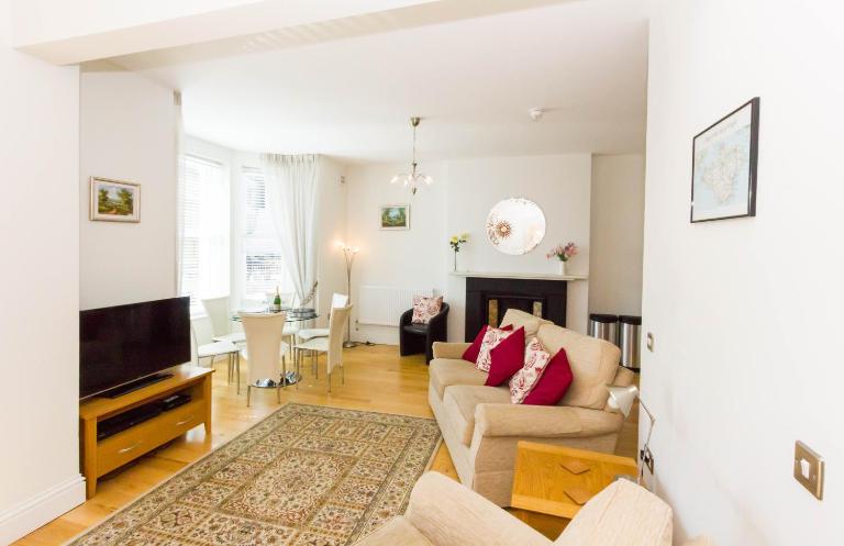 No 6 Hambrough House - Private Balcony and Sea View - Chambres d'hôtes Ventnor