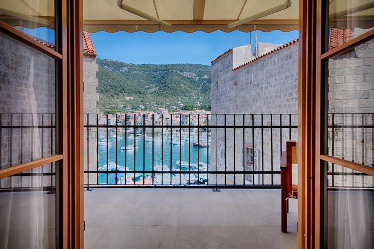 Demaria apartman u Komiži s pogledom na more - B&B Komiža
