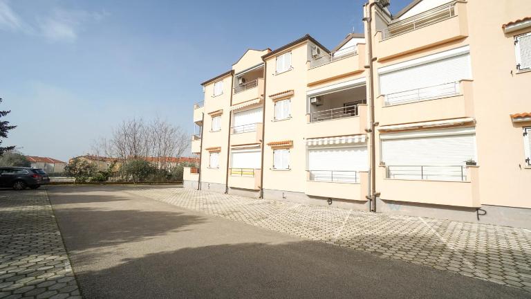 Apartment Sandy Beach Zambrattia - B&B Zambratija