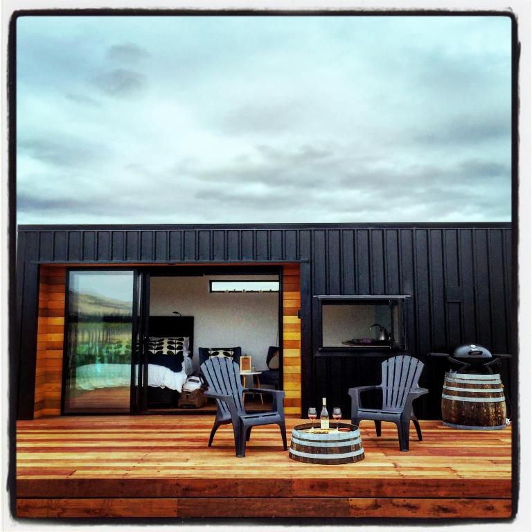 Romantic vineyard getaway on Wine Estate, with wine tasting, hot tub and amazing views - Chambres d'hôtes Waipara