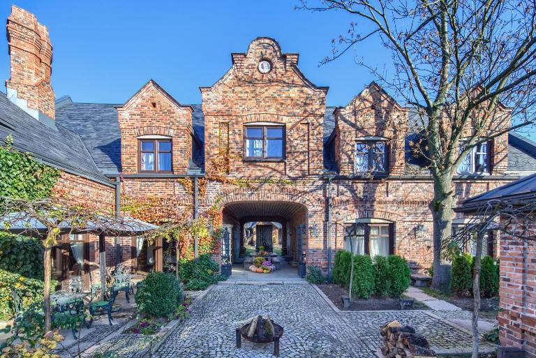 Folwark Białych Bocianów - Bed and Breakfast Kamionka