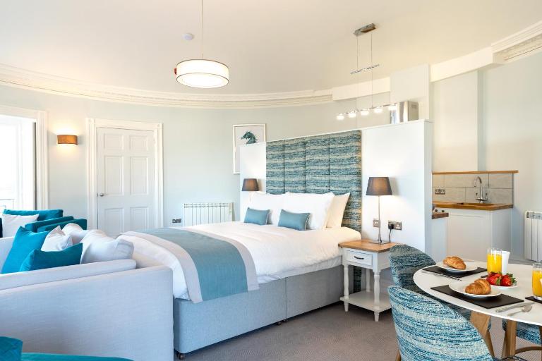 Sandhills Apartments, Mudeford - Bed and Breakfast Christchurch