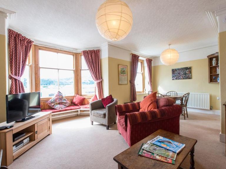 Glan Y Mor, 147 Station Road - Bed and Breakfast Deganwy