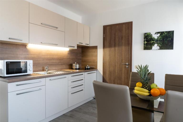 RÁBA Apartman - B&B Sárvár