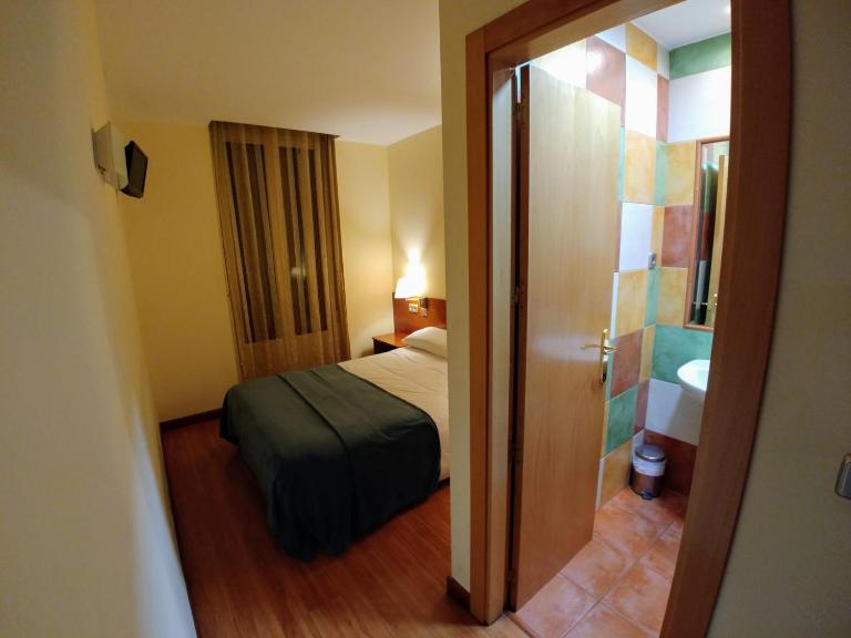 Hostal Prada Borges - B&B León
