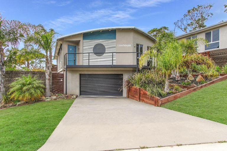 Lake House - Cosy Coastal Getaway - Bed and Breakfast Lake Tyers