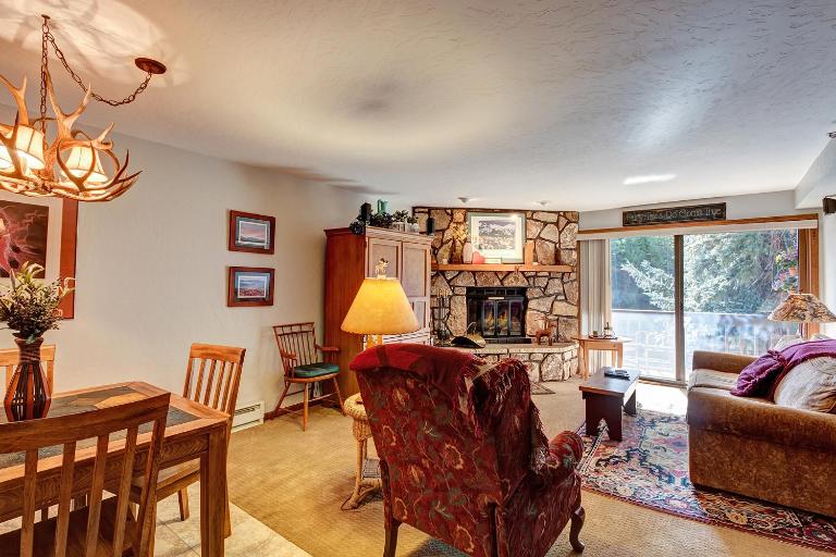 Atrium Bluebird Condo: Great Downtown Breck Location - B&B Breckenridge