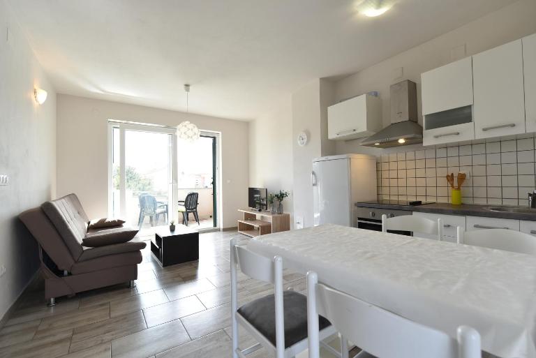 Bory 1 centrally located ap for 5 - B&B Novalja