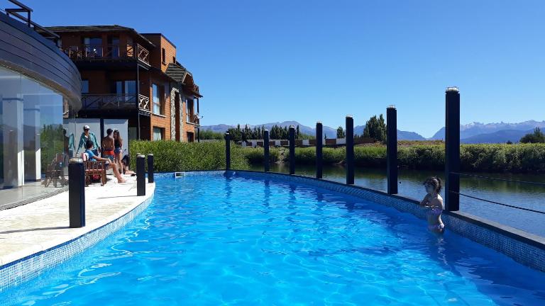 Encanto sobre el Nahuel - Bed and Breakfast Dina Huapi