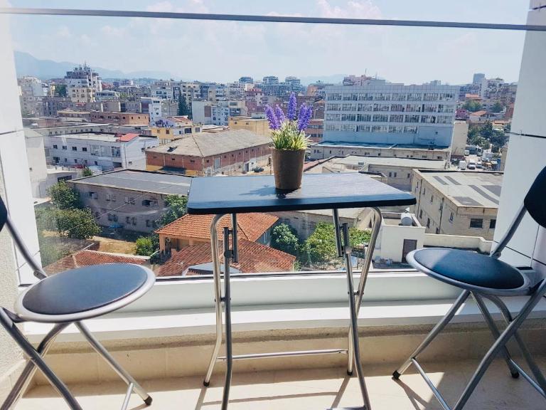 Rovena's Apartment - free parking - Ferienwohnung Tirana