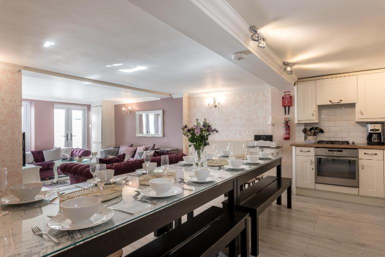 Little Paris - Parking - by Brighton Holiday Lets - B&B Brighton